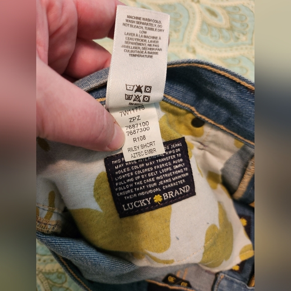 Aztec Ember Riley Shorts LIKE NEW Lucky Brand Size 30 - 10 - Picture 4 of 7